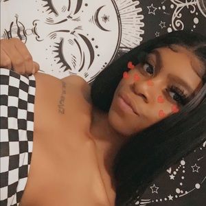 Meet your Posher, Takia